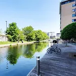 Veeve - Contemporary On The Canal
